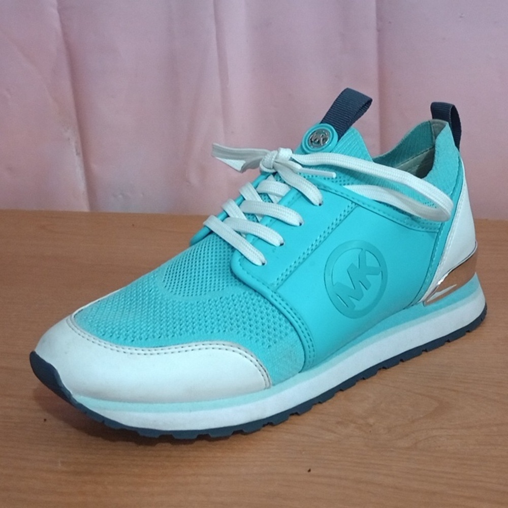 Shoe